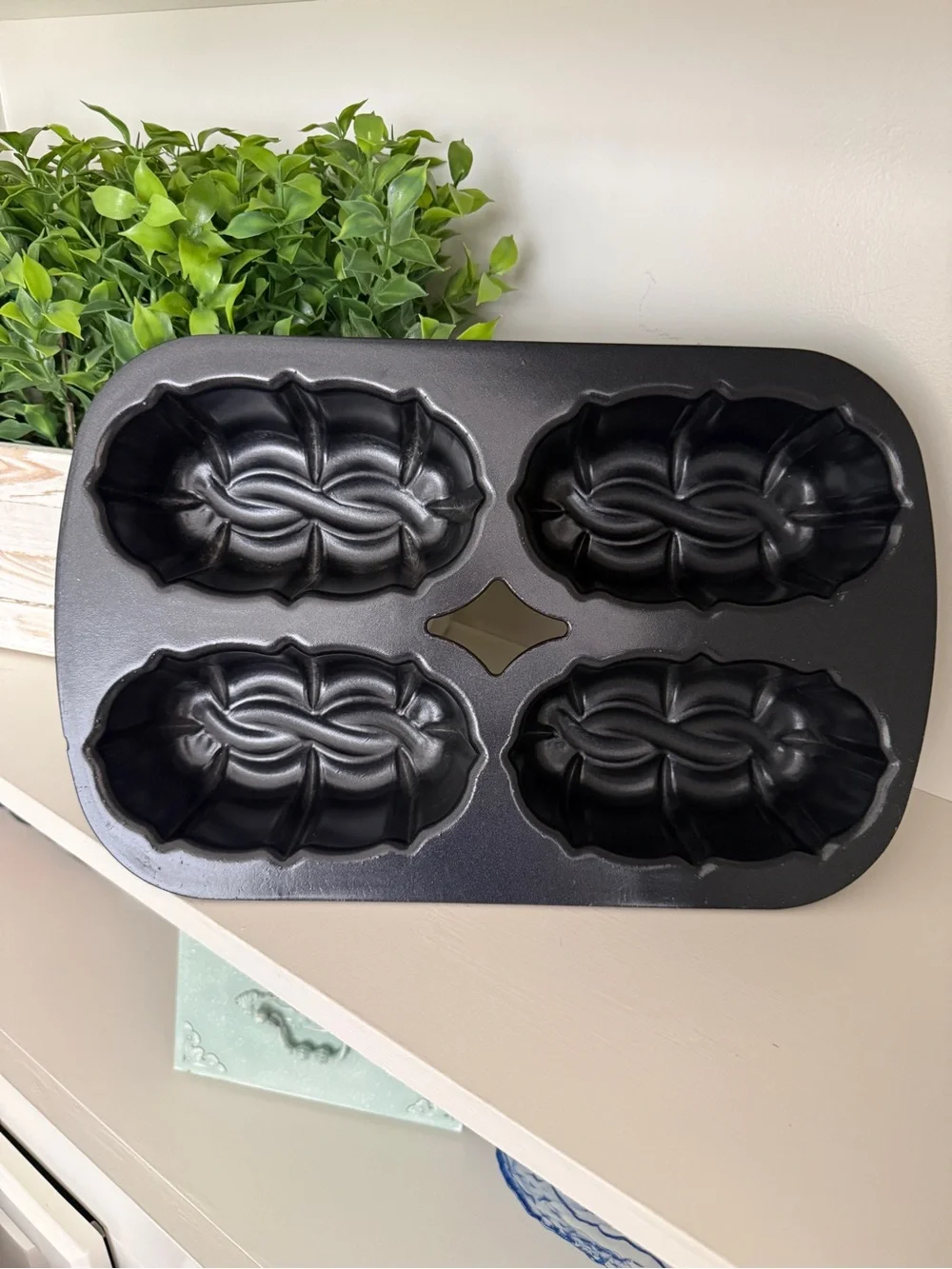 Nordic Ware Bundt Mini Loaf Pan 4 Cavity Braided Cake Mold USA Cast Aluminum